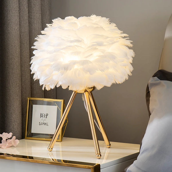 Luminária de Mesa com Cúpula de Penas- Lumecasa