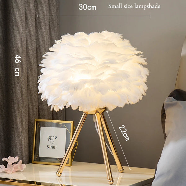 Luminária de Mesa com Cúpula de Penas- Lumecasa