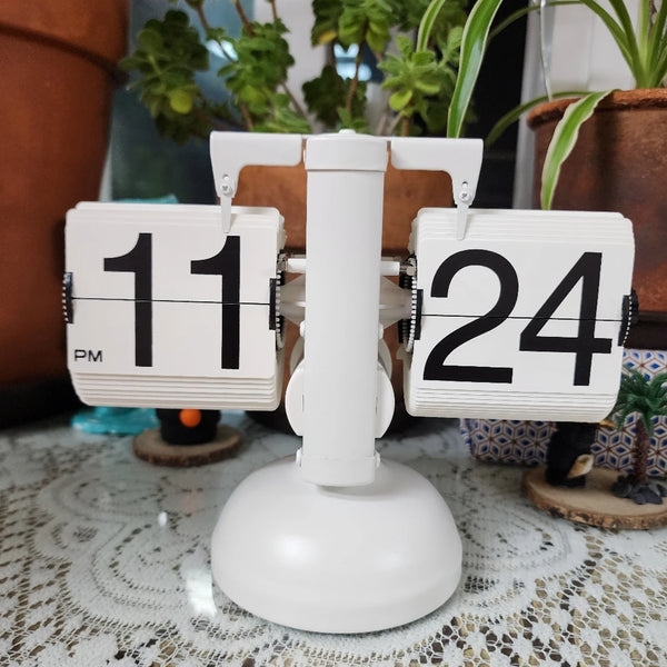 Relógio Flip Clock com Virada Automática de Páginas – Lumecasa
