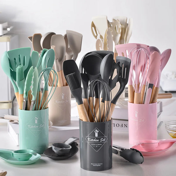 Conjunto de 12 Utensílios de Cozinha em Silicone com Cabo de Madeira - Lumecasa