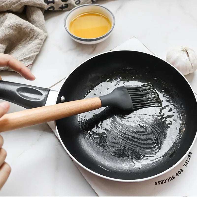 Conjunto de 12 Utensílios de Cozinha em Silicone com Cabo de Madeira - Lumecasa