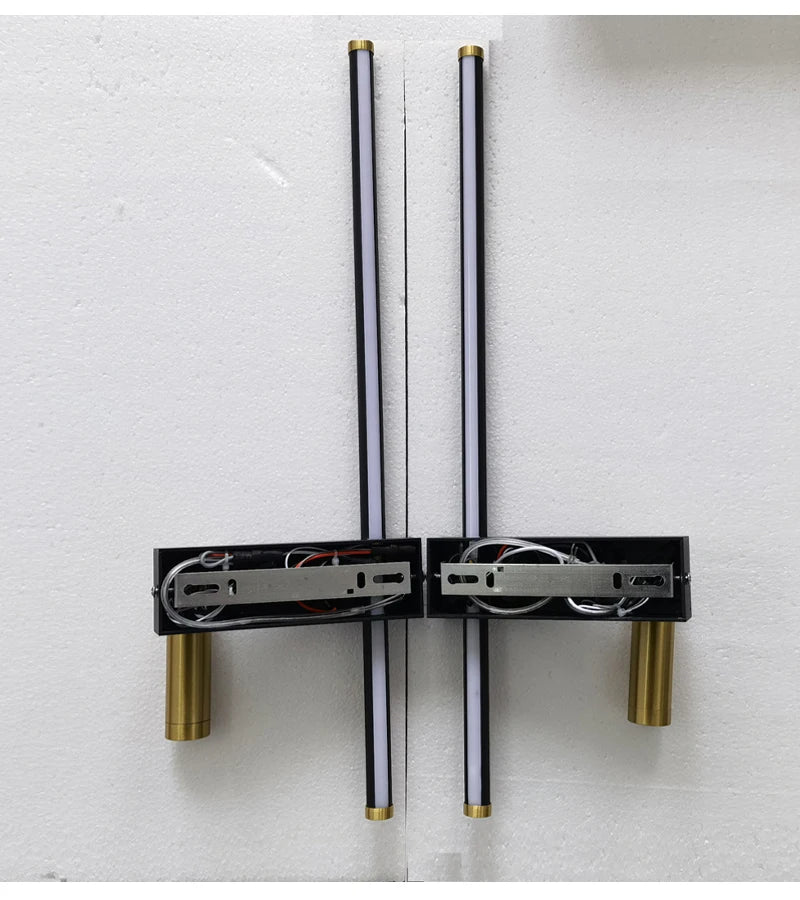Kit 2 Arandelas LED Moderna Preto e Dourado Iluminação Sofisticada para Quartos e Salas - Lumecasa